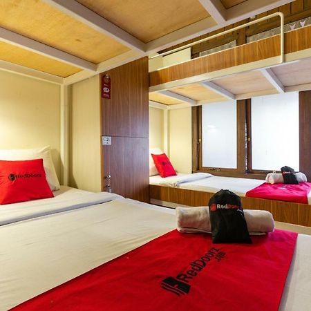 RedDoorz Hostel @ Dago 2 Bandung Buitenkant foto