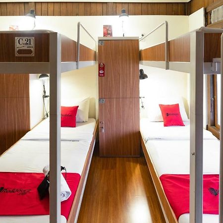 RedDoorz Hostel @ Dago 2 Bandung Buitenkant foto