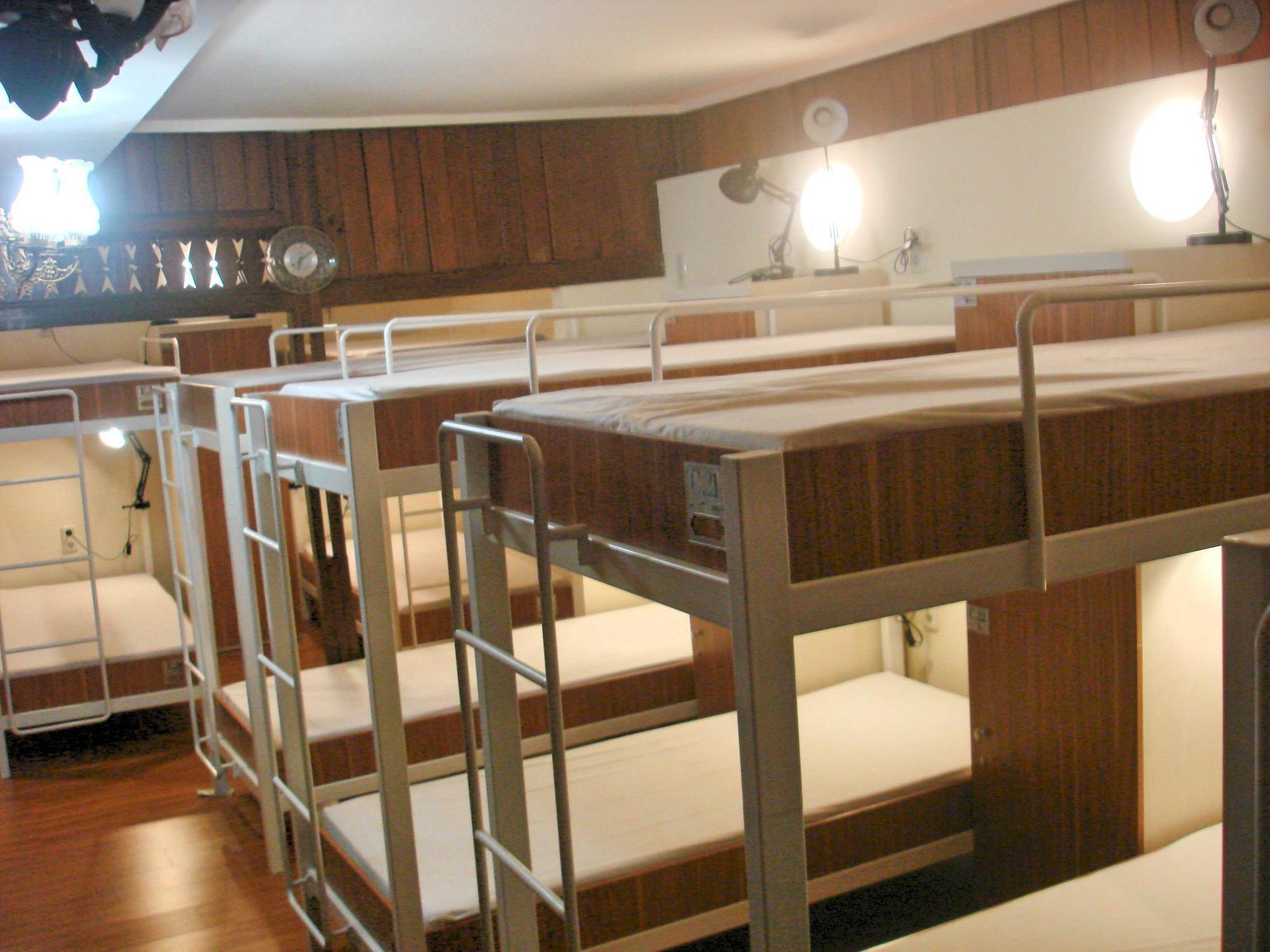 RedDoorz Hostel @ Dago 2 Bandung Buitenkant foto