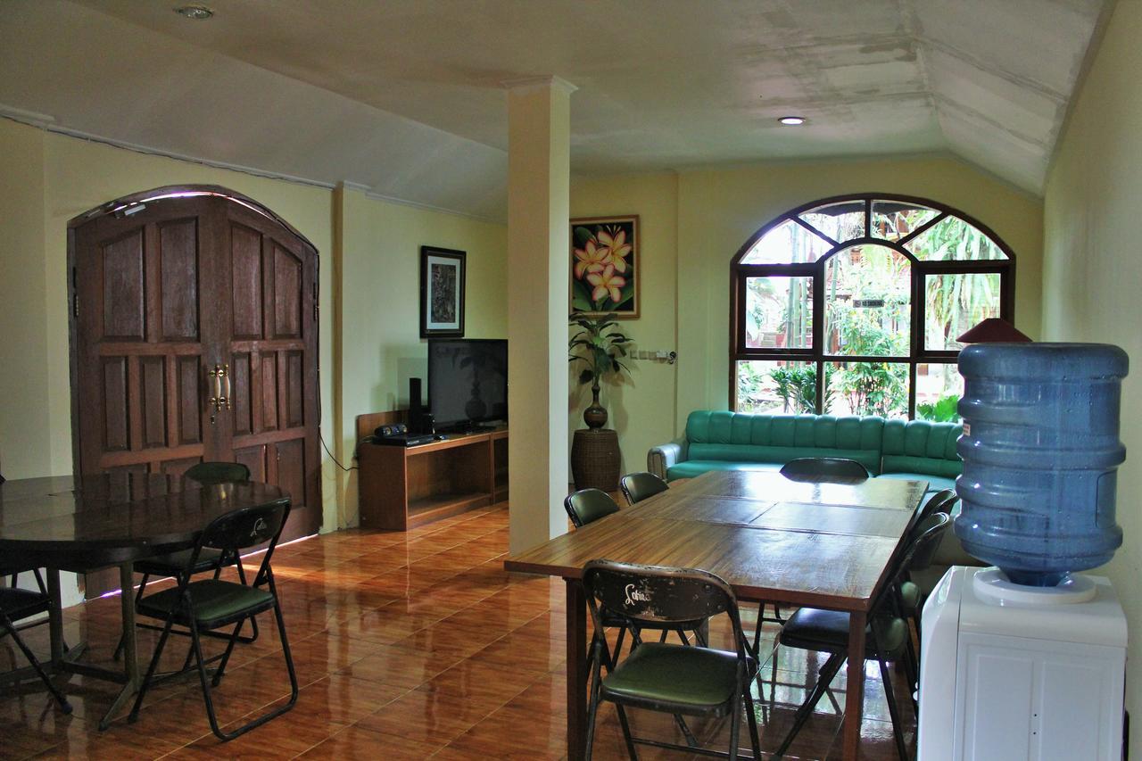 RedDoorz Hostel @ Dago 2 Bandung Buitenkant foto