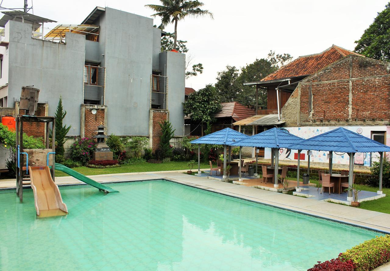 RedDoorz Hostel @ Dago 2 Bandung Buitenkant foto