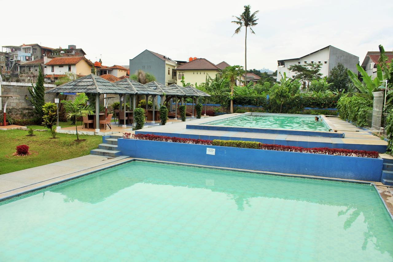 RedDoorz Hostel @ Dago 2 Bandung Buitenkant foto