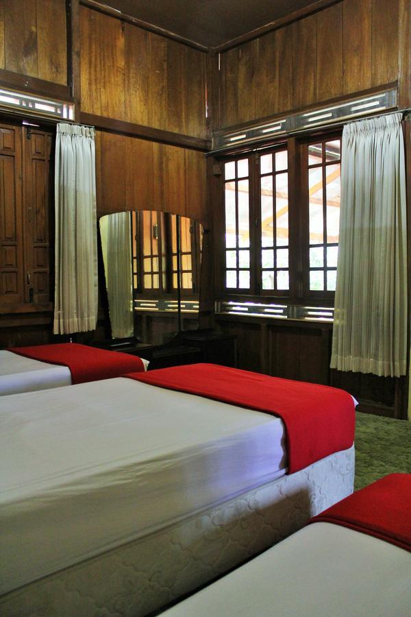 RedDoorz Hostel @ Dago 2 Bandung Buitenkant foto