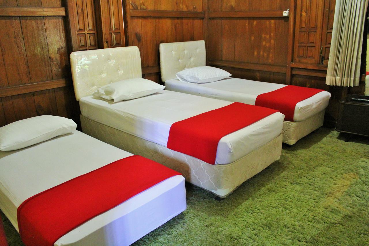 RedDoorz Hostel @ Dago 2 Bandung Buitenkant foto