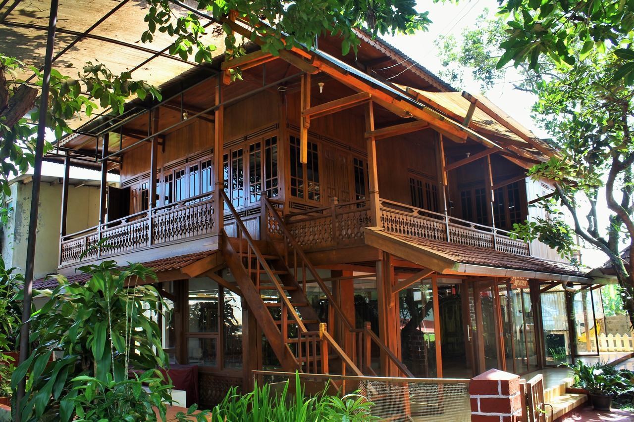 RedDoorz Hostel @ Dago 2 Bandung Buitenkant foto