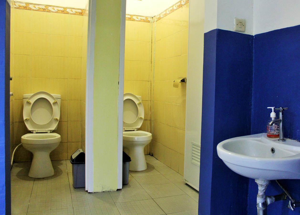 RedDoorz Hostel @ Dago 2 Bandung Buitenkant foto