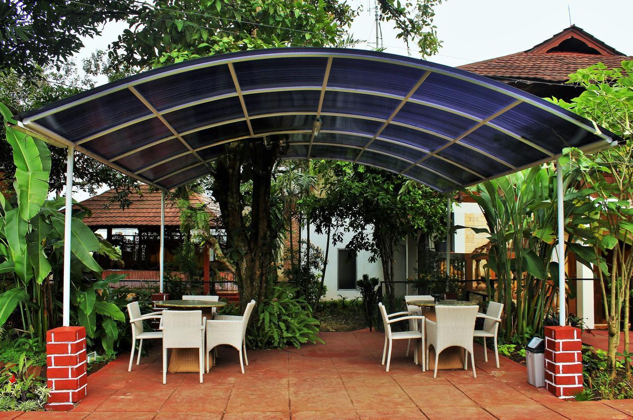 RedDoorz Hostel @ Dago 2 Bandung Buitenkant foto