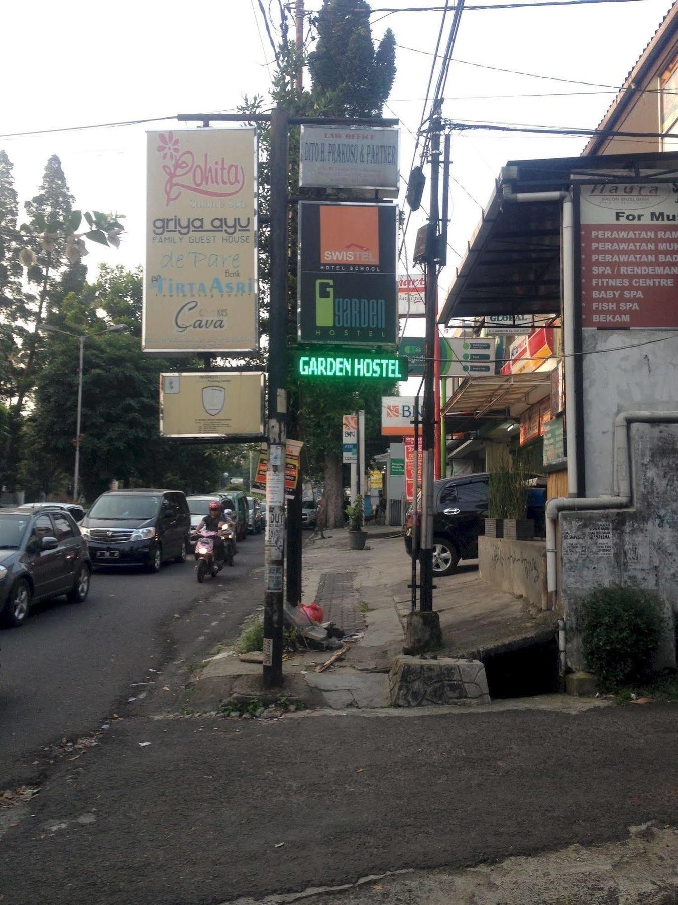 RedDoorz Hostel @ Dago 2 Bandung Buitenkant foto