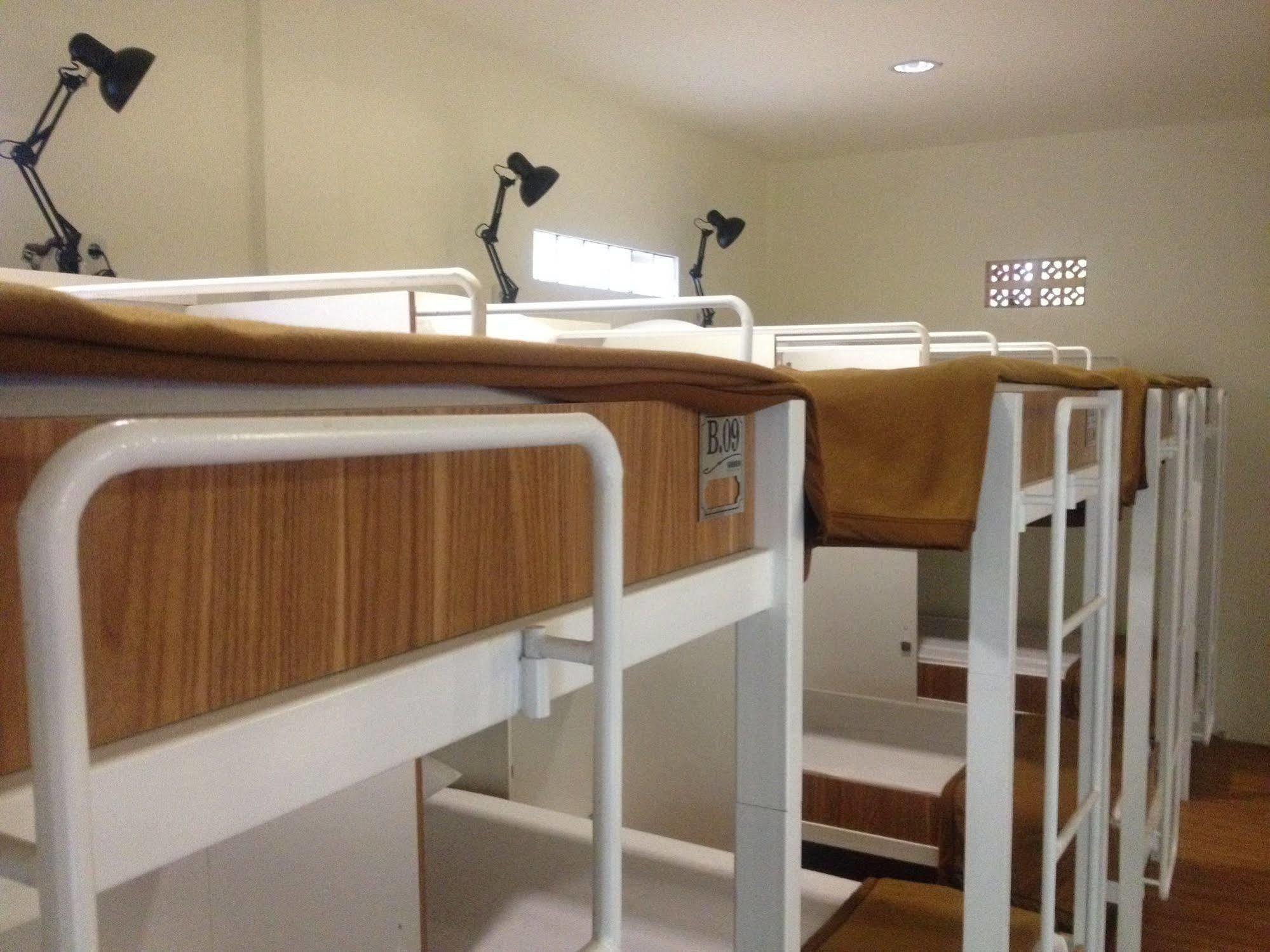 RedDoorz Hostel @ Dago 2 Bandung Buitenkant foto