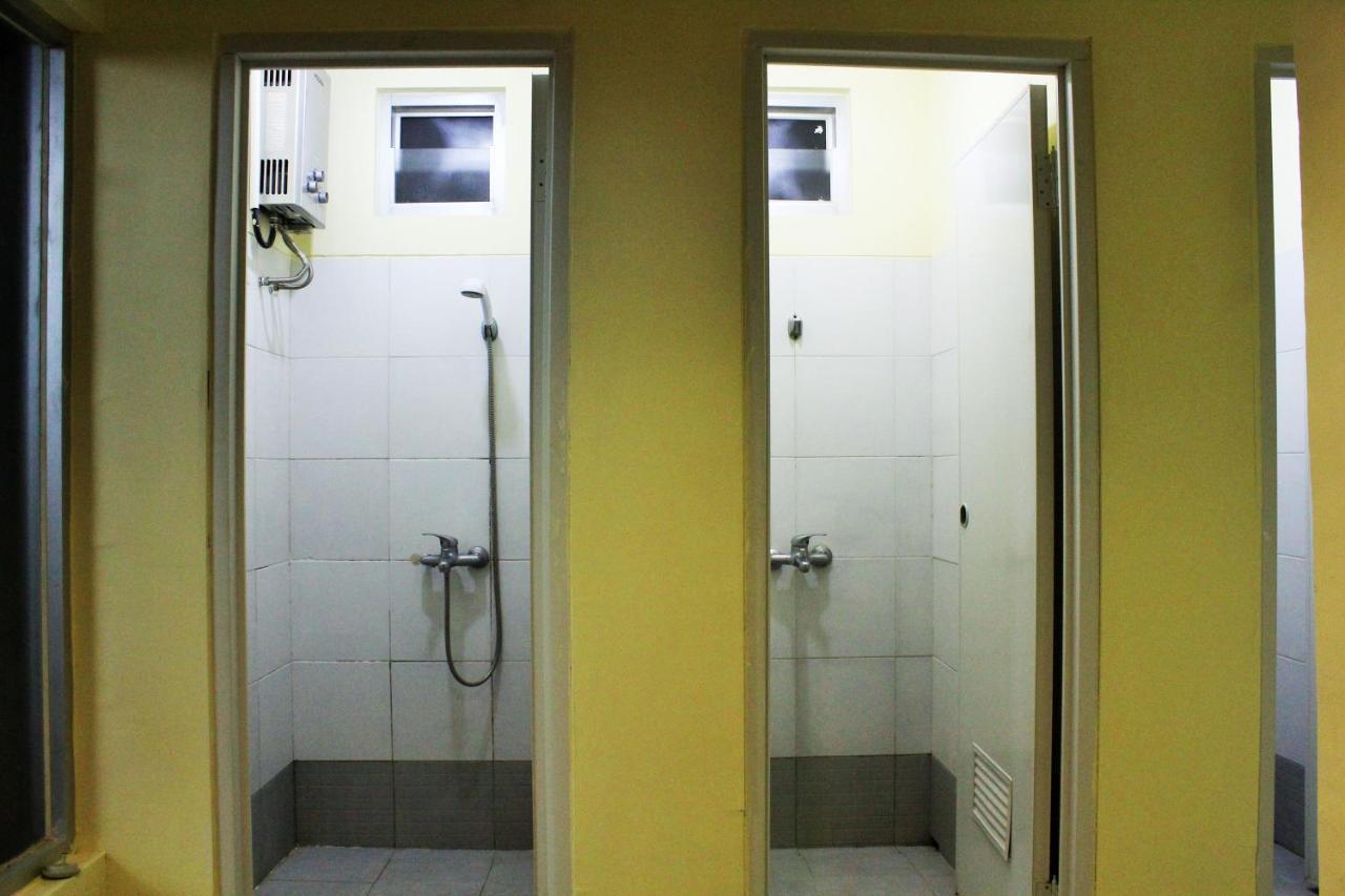 RedDoorz Hostel @ Dago 2 Bandung Buitenkant foto