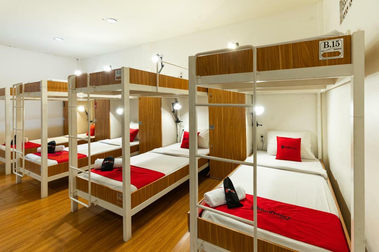 RedDoorz Hostel @ Dago 2 Bandung Buitenkant foto