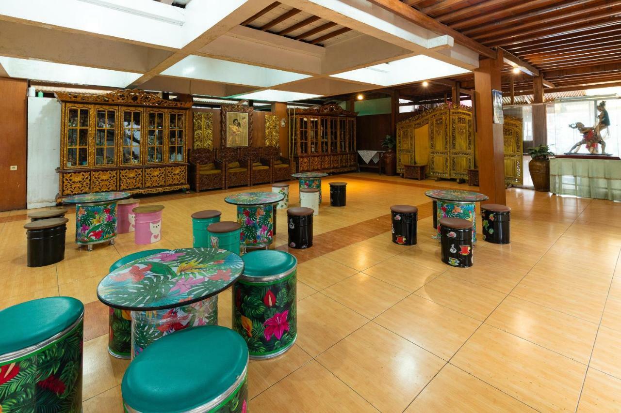 RedDoorz Hostel @ Dago 2 Bandung Buitenkant foto