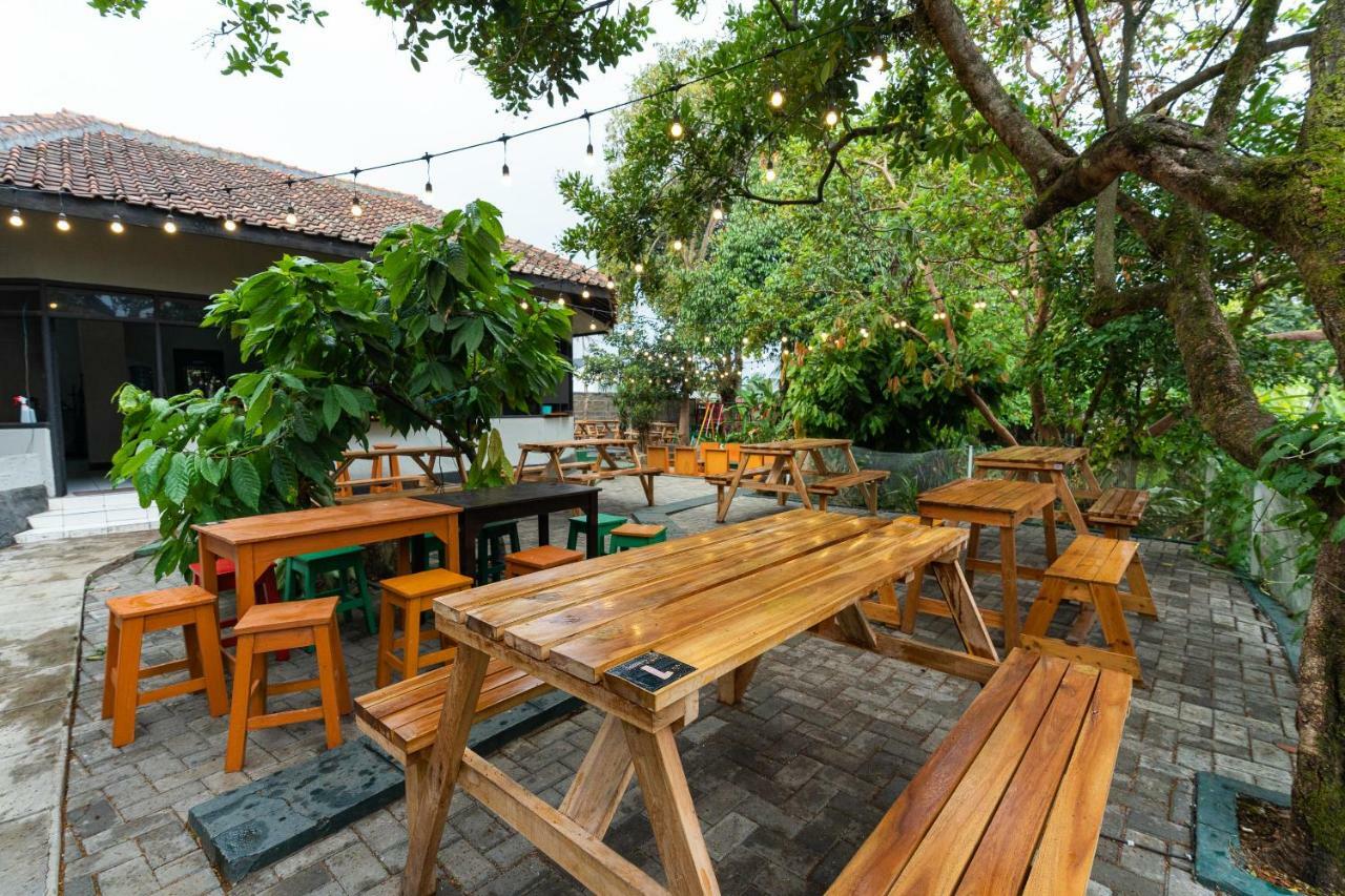 RedDoorz Hostel @ Dago 2 Bandung Buitenkant foto