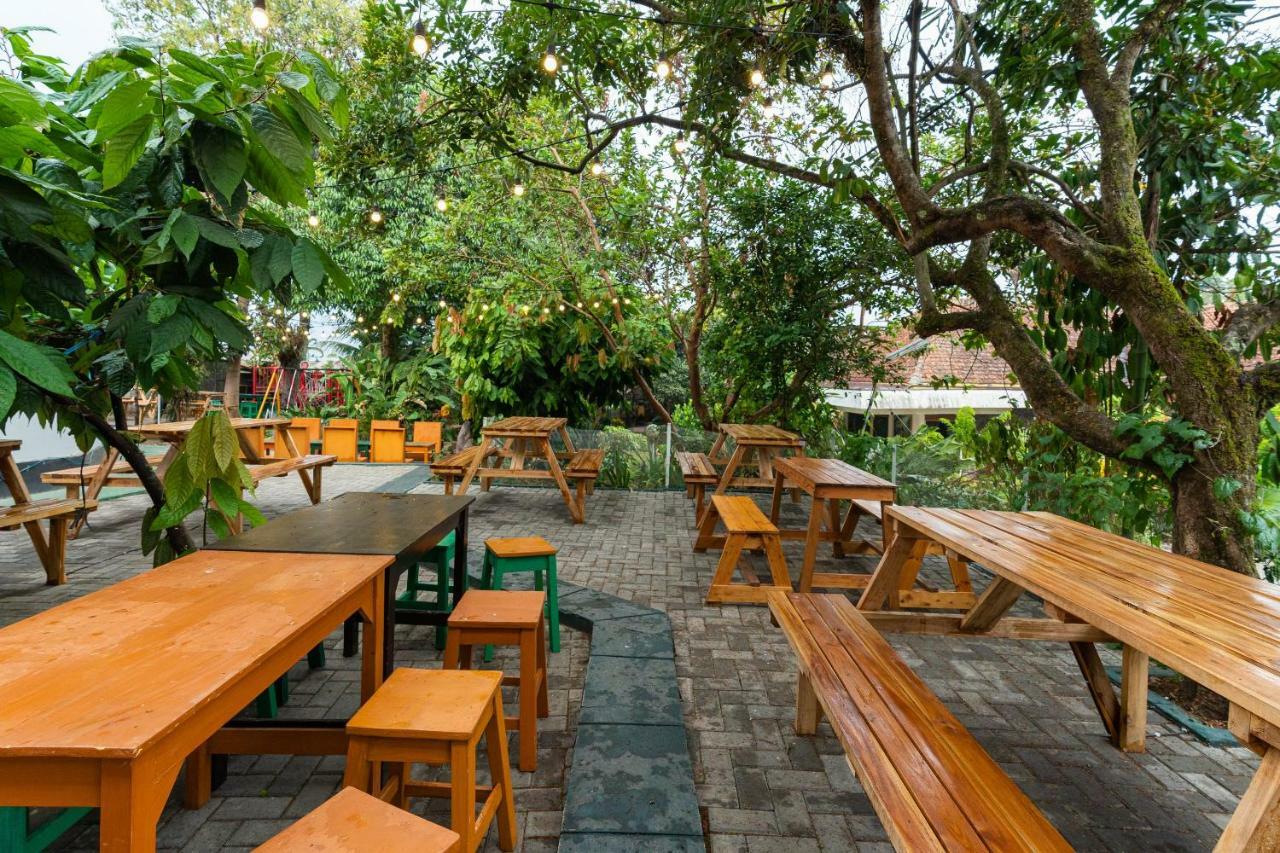 RedDoorz Hostel @ Dago 2 Bandung Buitenkant foto
