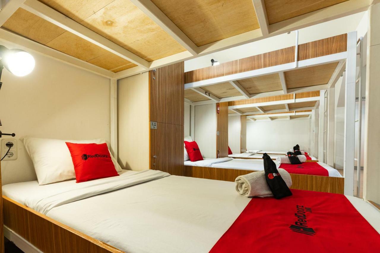 RedDoorz Hostel @ Dago 2 Bandung Buitenkant foto