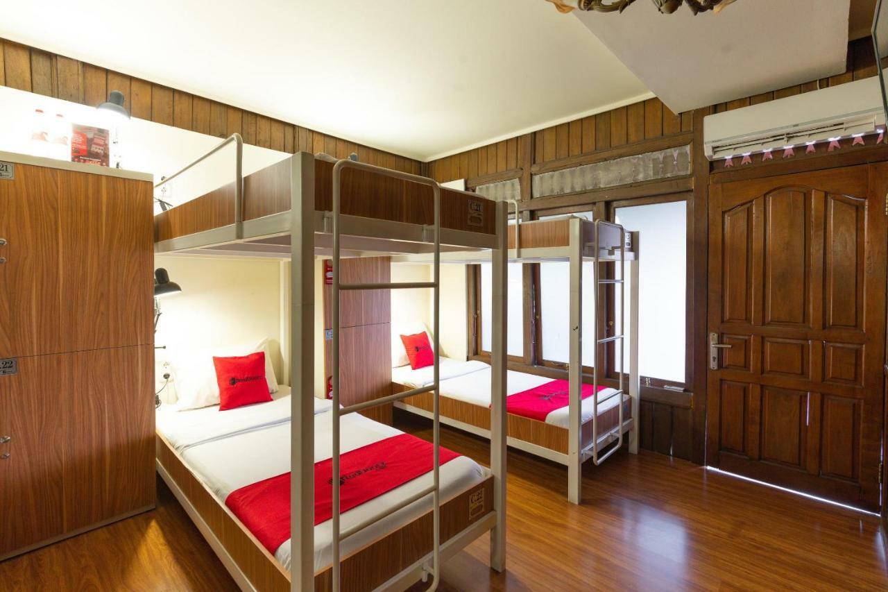 RedDoorz Hostel @ Dago 2 Bandung Buitenkant foto