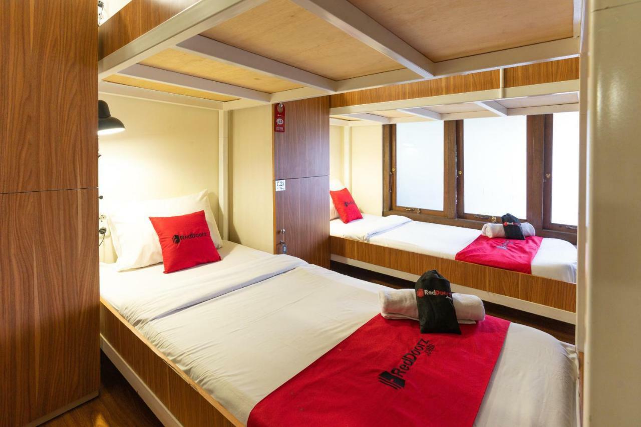 RedDoorz Hostel @ Dago 2 Bandung Buitenkant foto