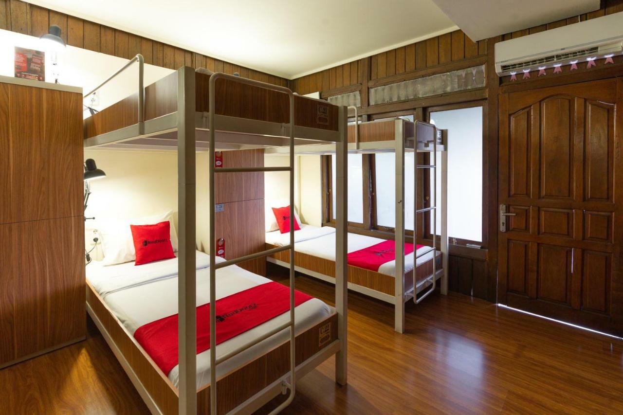 RedDoorz Hostel @ Dago 2 Bandung Buitenkant foto