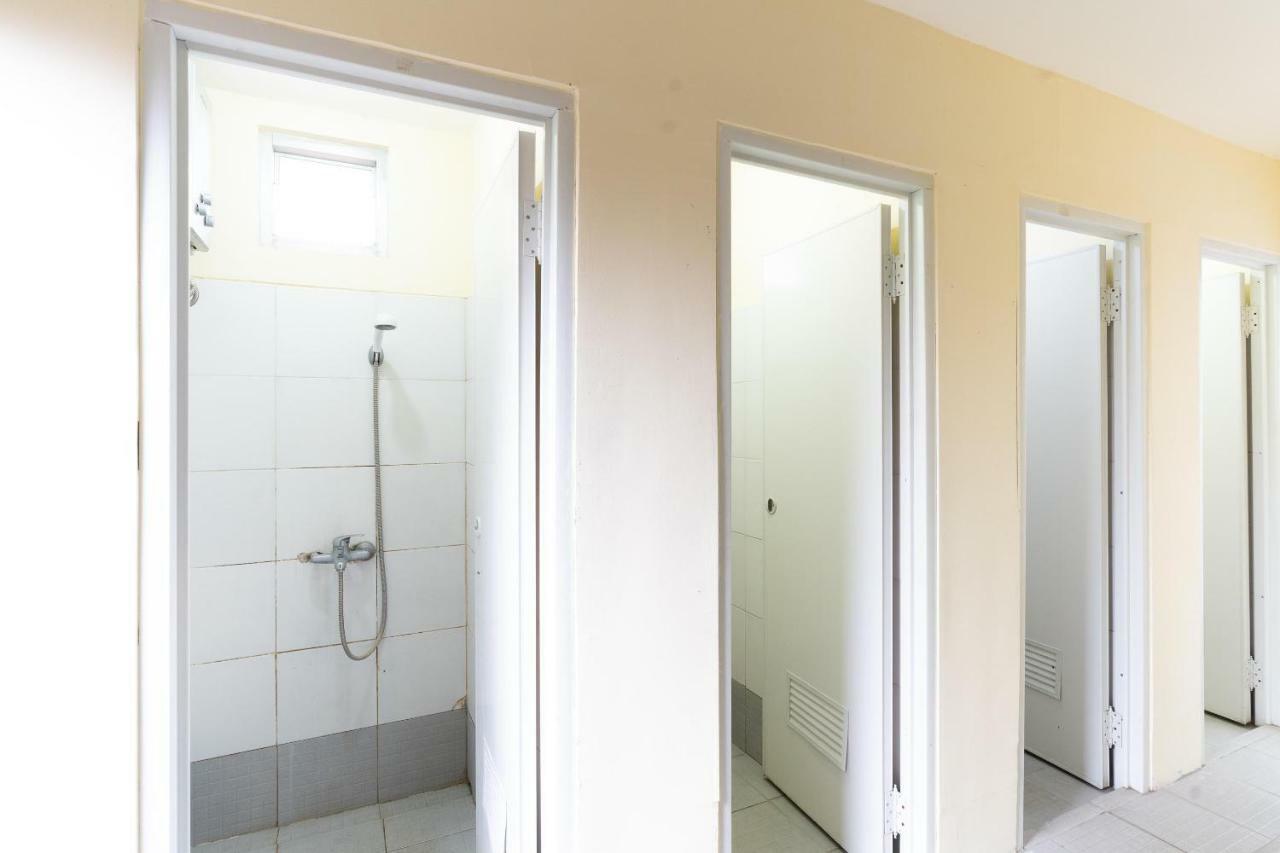 RedDoorz Hostel @ Dago 2 Bandung Buitenkant foto