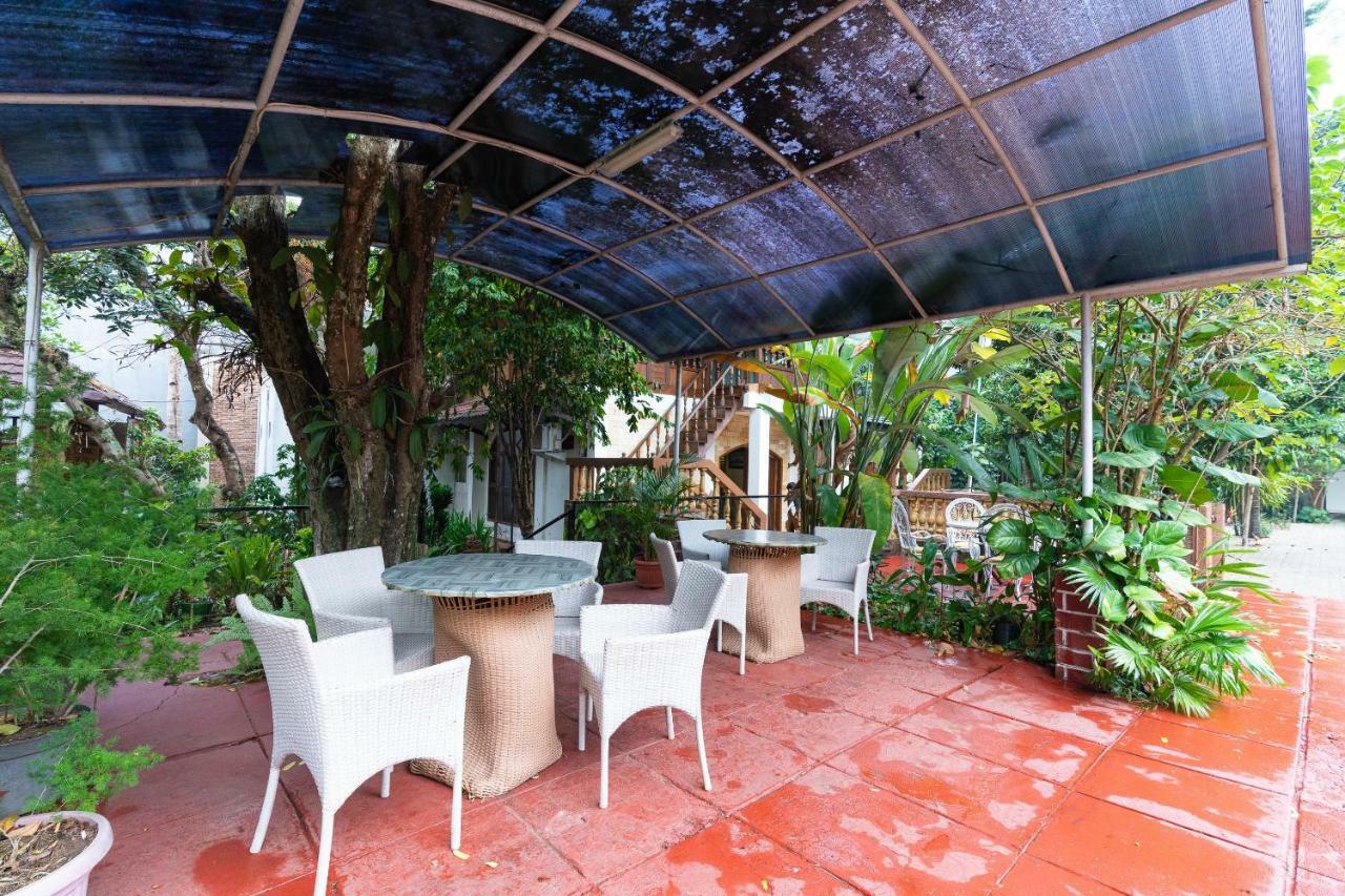 RedDoorz Hostel @ Dago 2 Bandung Buitenkant foto