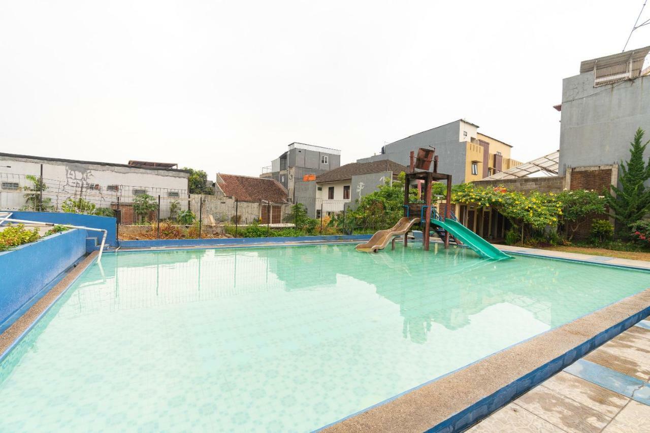RedDoorz Hostel @ Dago 2 Bandung Buitenkant foto