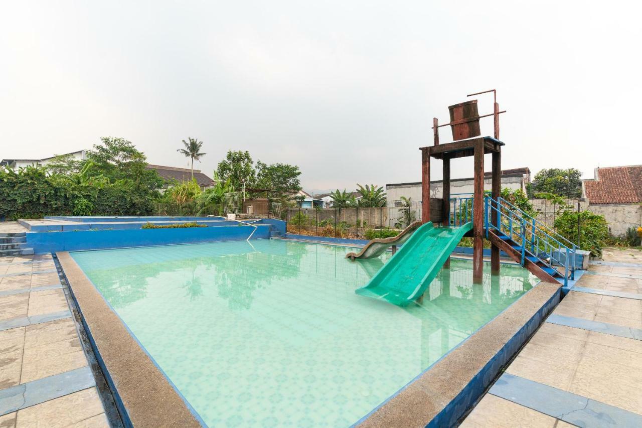 RedDoorz Hostel @ Dago 2 Bandung Buitenkant foto